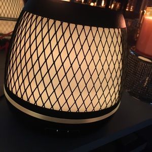Color changing oil diffuser